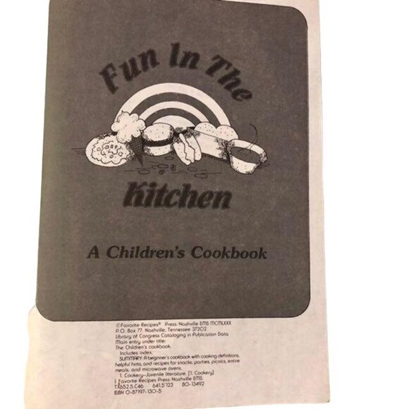 Fun in The Kitchen A Childrens Cookbook Paperback Used - Picture 4 of 11